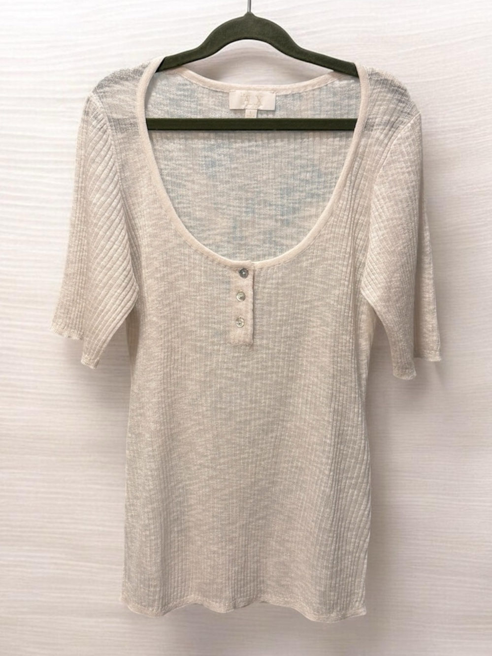 Le’ Al.X NWT Short Sleeve Scoop Neck Henley Tee off white Size Large